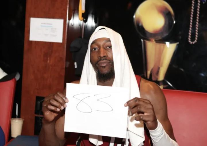  热火巨星阿德巴约83分之夜；面对质疑，他直指对手犯规策略违背公平原则 体育新闻