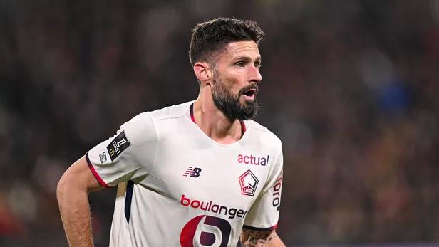  吉鲁面对维拉，欧战谢幕在即；全力拼搏，铸就无悔回忆。 体育新闻