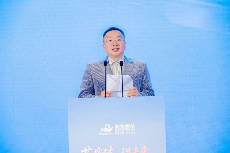  鼎龙股份高端光刻胶项目投产，填补国内半导体核心材料空白。 IT技术