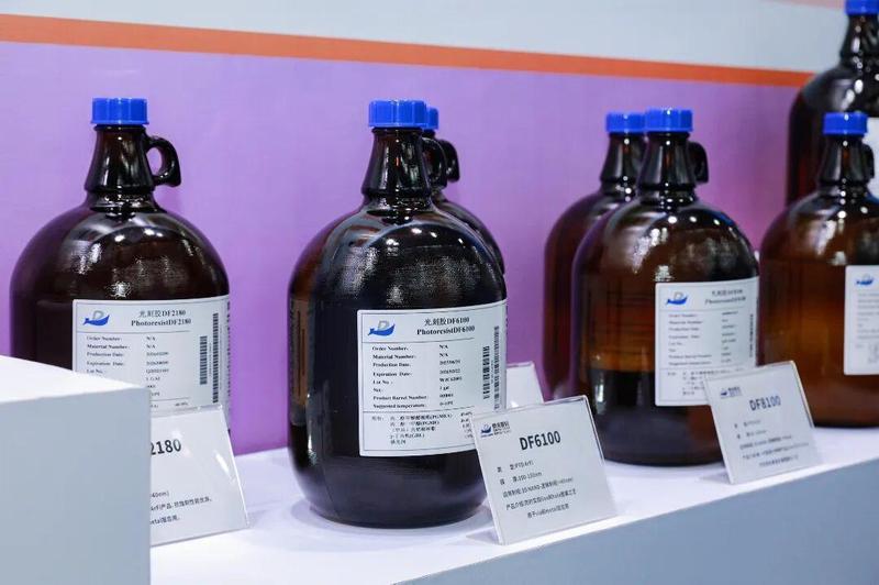  鼎龙股份高端光刻胶项目投产，填补国内半导体核心材料空白。 IT技术