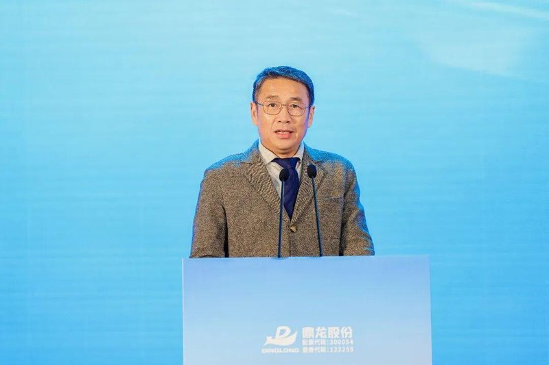  鼎龙股份高端光刻胶项目投产，填补国内半导体核心材料空白。 IT技术