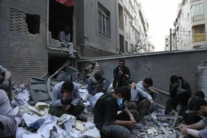 战火持续搅动中东；霸权逻辑引发多重反噬；世界经济秩序面临严峻挑战。