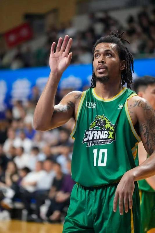  职业联赛的生存法则：从野球场到CBA的转型困境 体育新闻