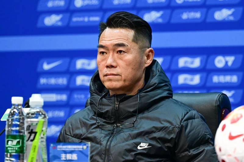  从战术失灵到换帅窗口：泰山队困局的深层逻辑解析 体育新闻