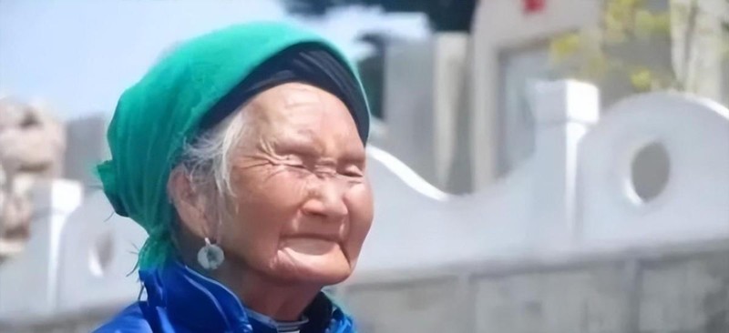  娘来晚了：一位农村母亲跨越二十年的扫墓之路 情感心理