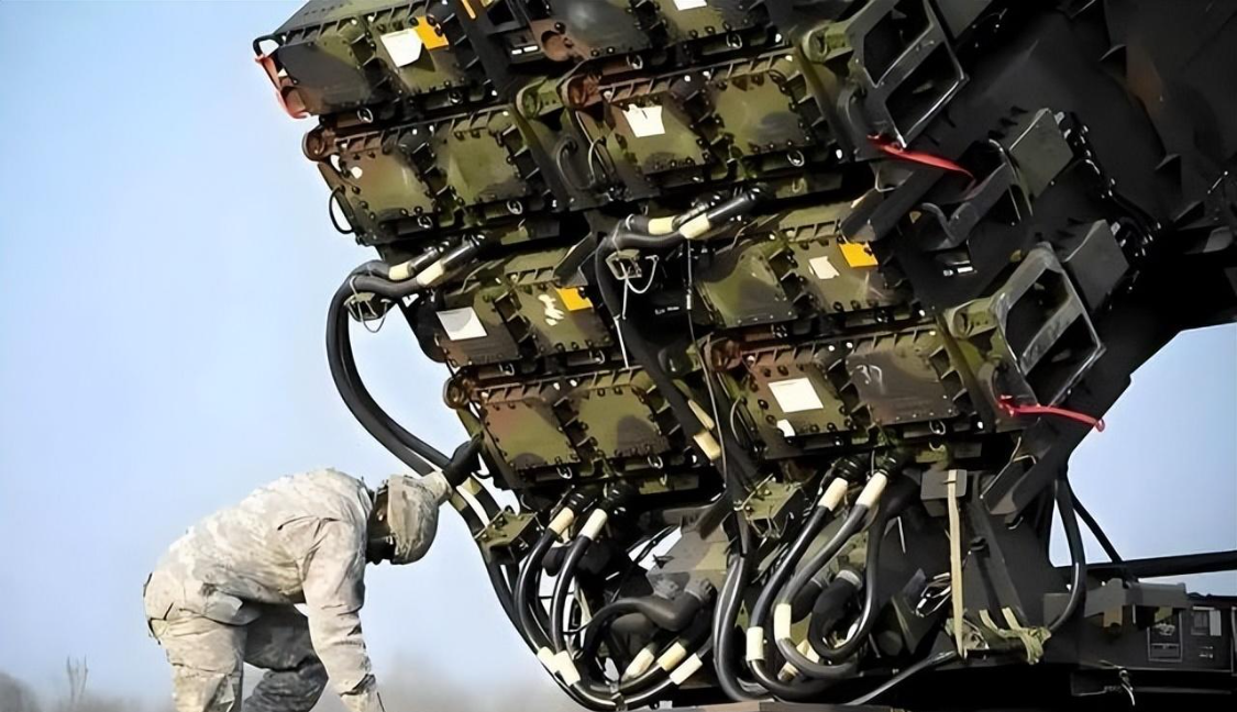  从军工产能到战略困局：美专家口中的「八天论」究竟暴露了什么 新闻