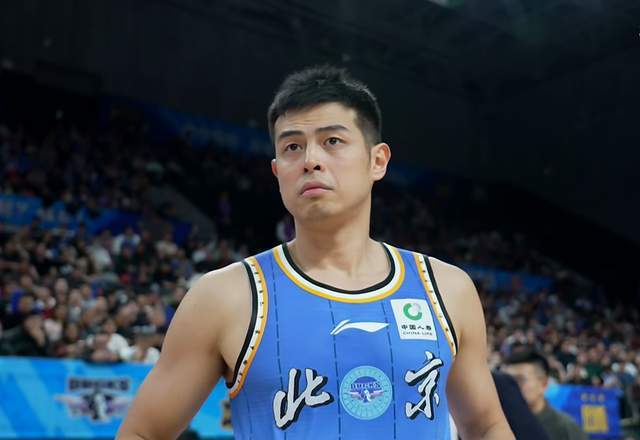  【战术复盘】三分哑火与双塔困局：解析北京首钢惨败浙江的攻防失衡 体育新闻