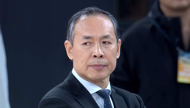  【战术复盘】三分哑火与双塔困局：解析北京首钢惨败浙江的攻防失衡 体育新闻